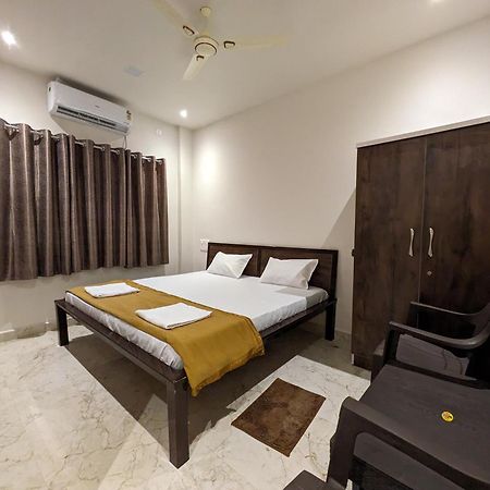 Hotel Madhusudan Executive Kolhápur Kültér fotó