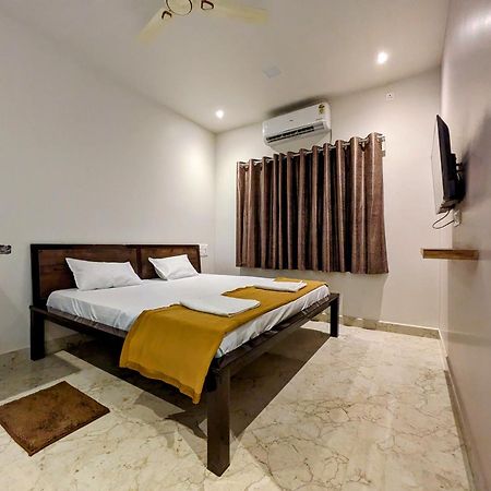 Hotel Madhusudan Executive Kolhápur Kültér fotó