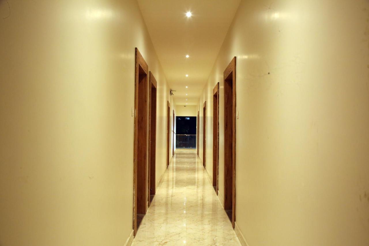 Hotel Madhusudan Executive Kolhápur Kültér fotó