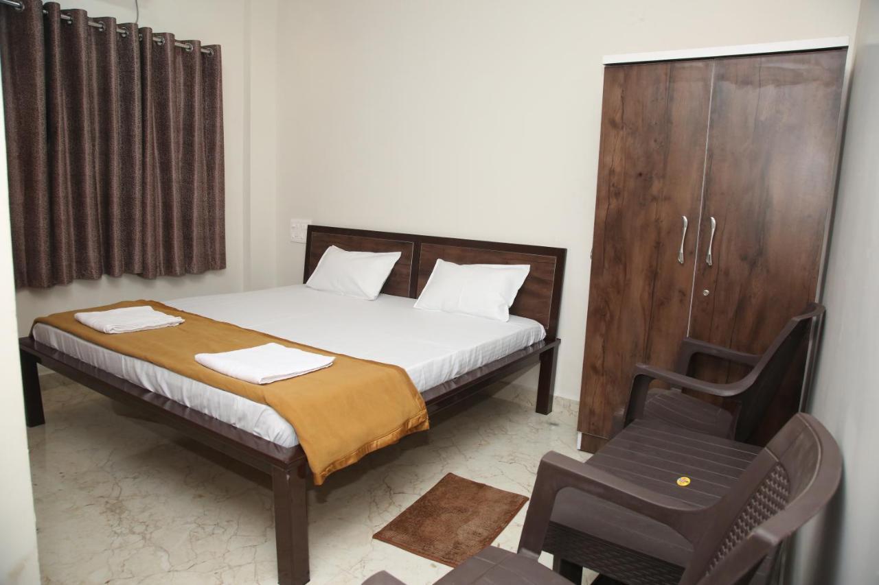 Hotel Madhusudan Executive Kolhápur Kültér fotó