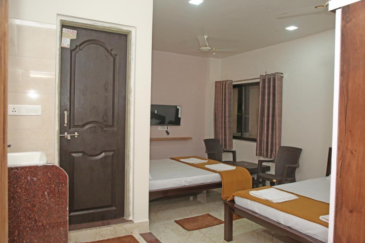 Hotel Madhusudan Executive Kolhápur Kültér fotó