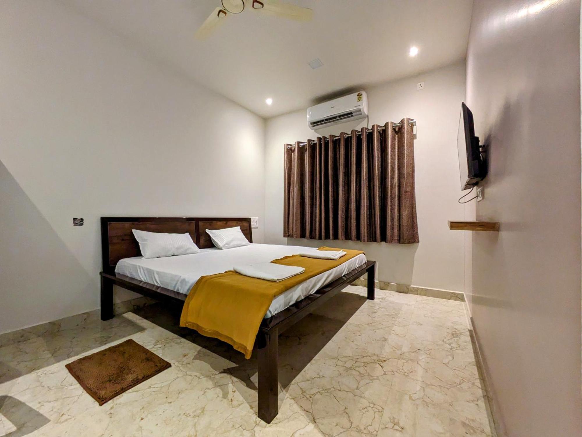 Hotel Madhusudan Executive Kolhápur Kültér fotó