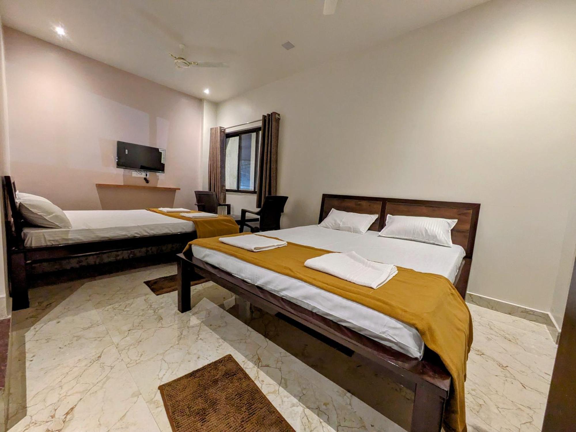 Hotel Madhusudan Executive Kolhápur Kültér fotó